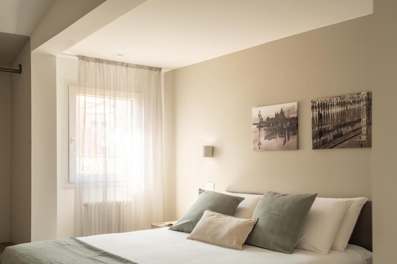 Sant'Aponal Cozy Apartment With Balcony R&R Veneţia Exterior foto