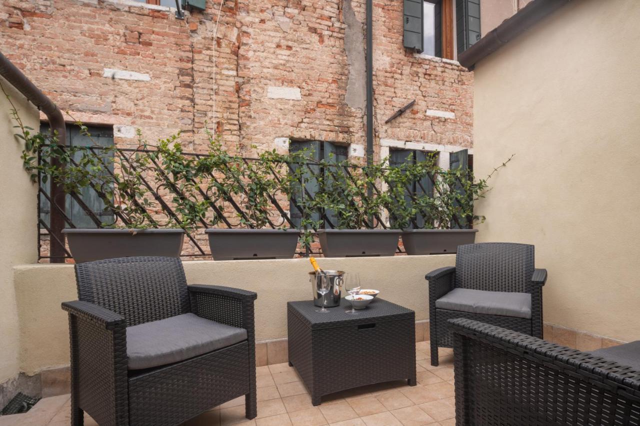 Sant'Aponal Cozy Apartment With Balcony R&R Veneţia Exterior foto