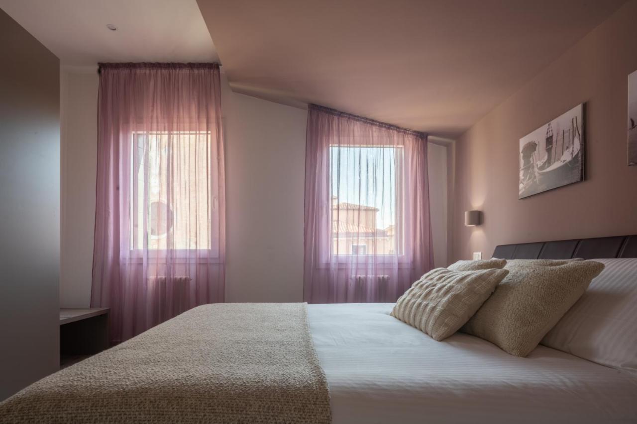 Sant'Aponal Cozy Apartment With Balcony R&R Veneţia Exterior foto