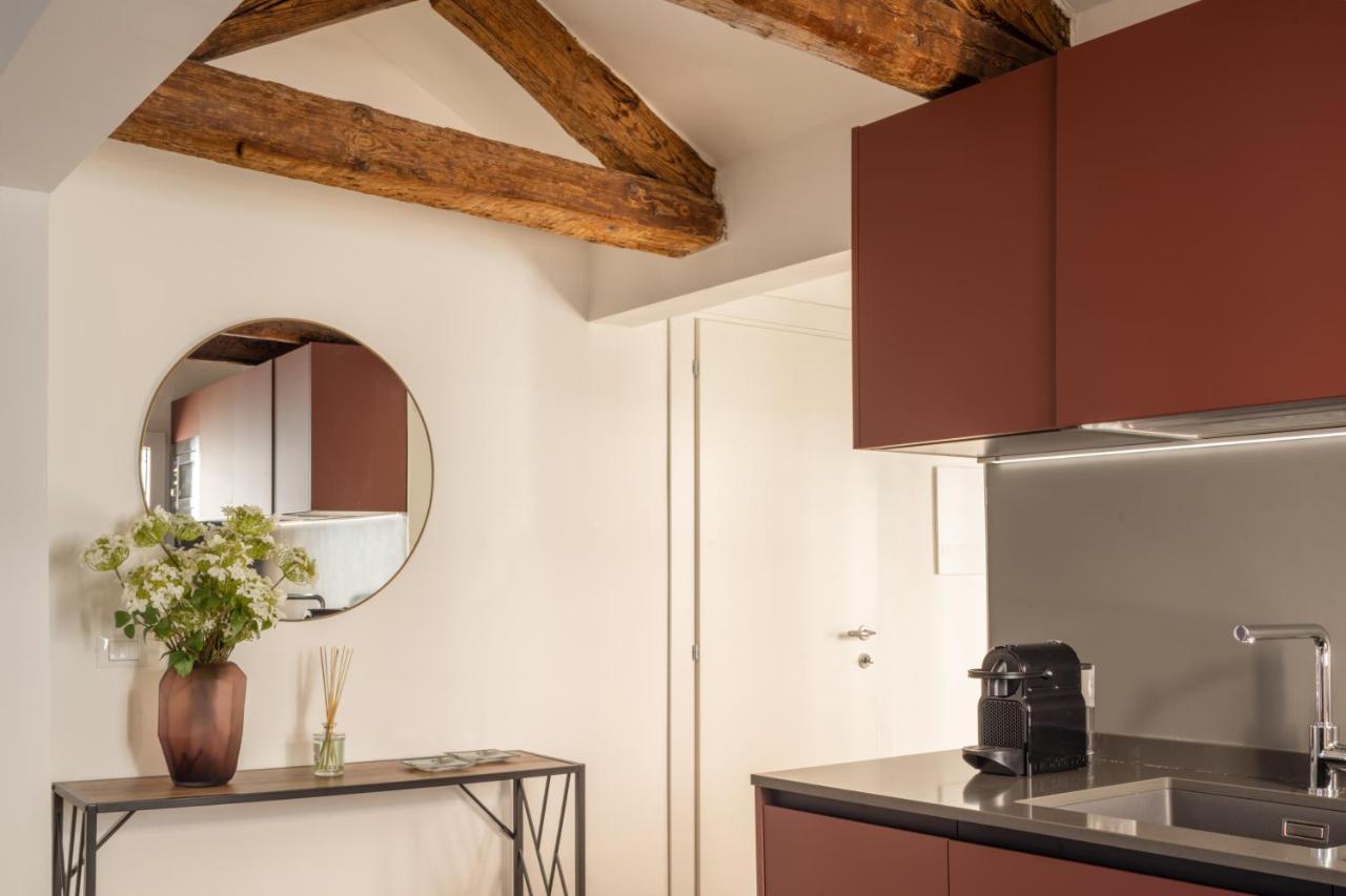 Sant'Aponal Cozy Apartment With Balcony R&R Veneţia Exterior foto