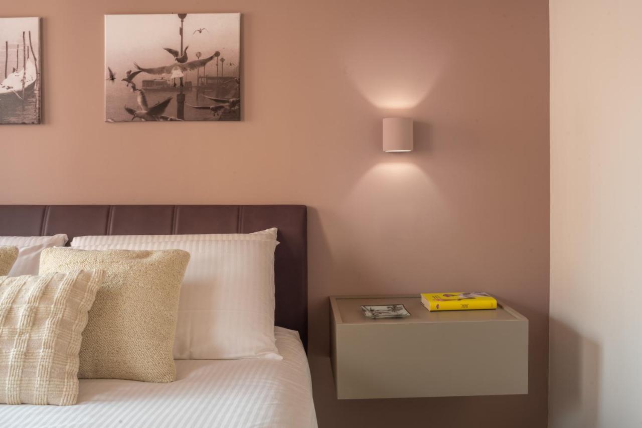 Sant'Aponal Cozy Apartment With Balcony R&R Veneţia Exterior foto